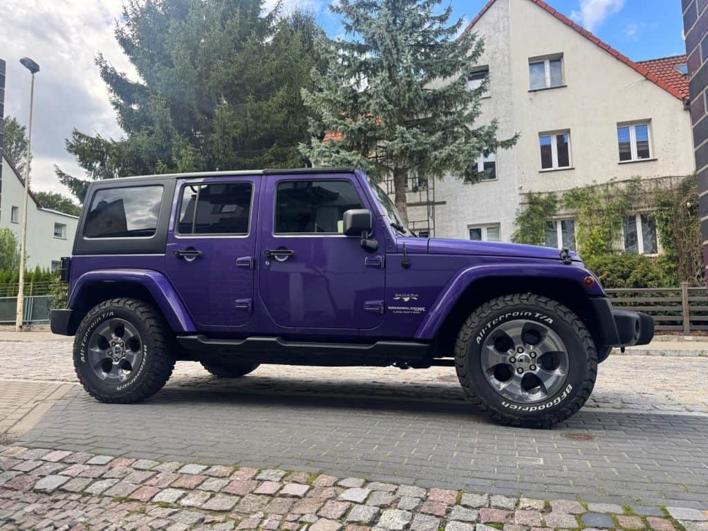 Jeep_wrangler_unlimited_sahara_2