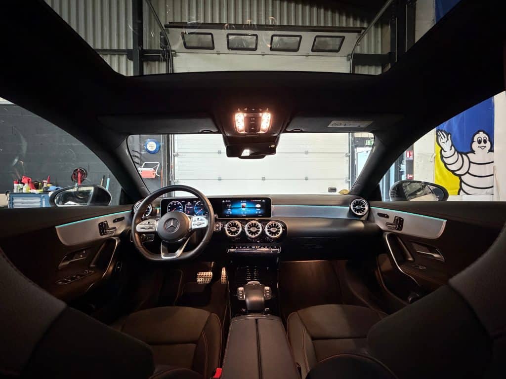 Mercedes_Cla200_315_35