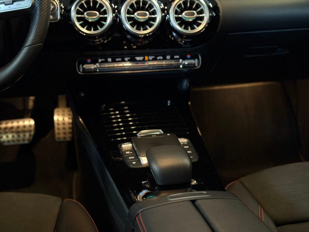 Mercedes_Cla200_315_36