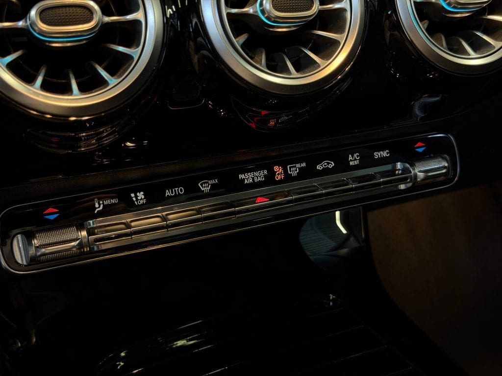 Mercedes_Cla200_315_40